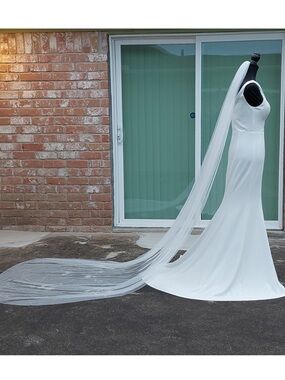 NWOT White Tulle Cathedral Veil with Hair Comb